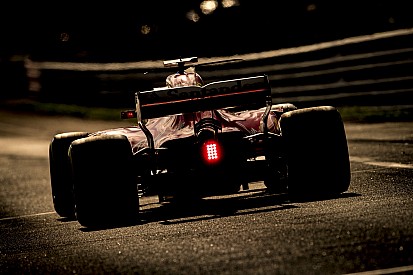 A legszebb naplementés felvételek az F1-es autók árnyékában