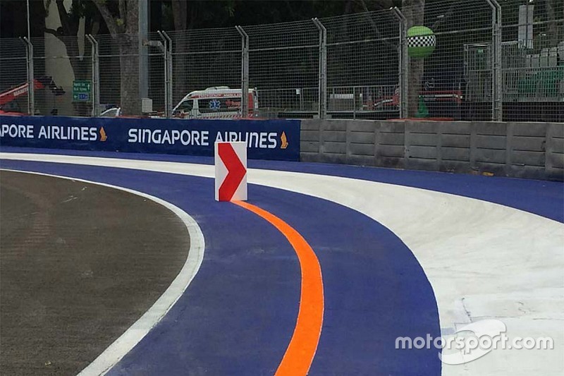 GP di Singapore: chi taglia Curva 2 deve girare dietro a un birillo!