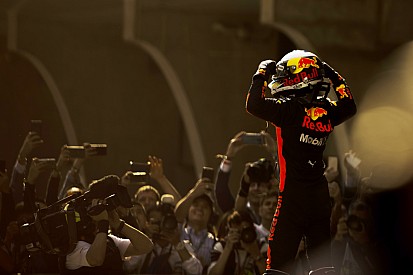 ÉLŐ F1-ES MŰSOR: Ricciardo félistenként ment, Verstappen eltiltást érdemel? (LIVE)