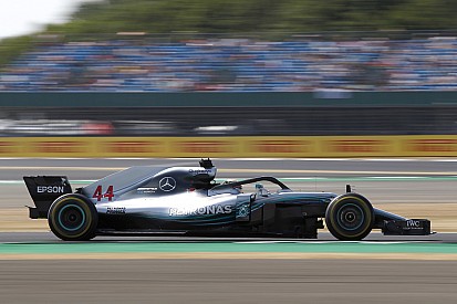 Hamilton: Silverstone'daki yeni DRS alanı manasız ve tehlikeli