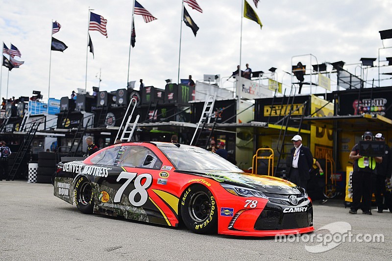 Truex tops final practice while Edwards leads title contenders