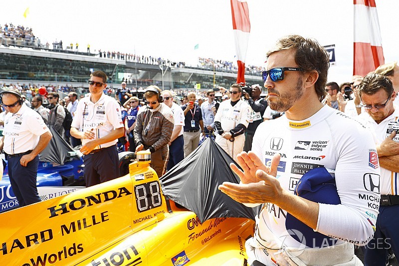 Alonso diz querer explorar além do “mundo pequeno” da F1