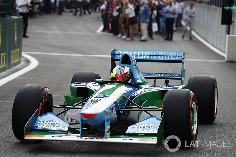 【F1】ミック・シューマッハー、父ミハエルのベネトンB194をドライブ