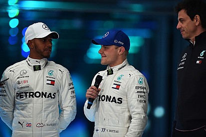 Palmer: Hamilton, Bottas'la yarışmaktan memnun olmalı