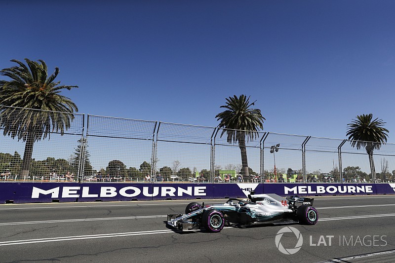 Mercedes domina la primera práctica en Australia