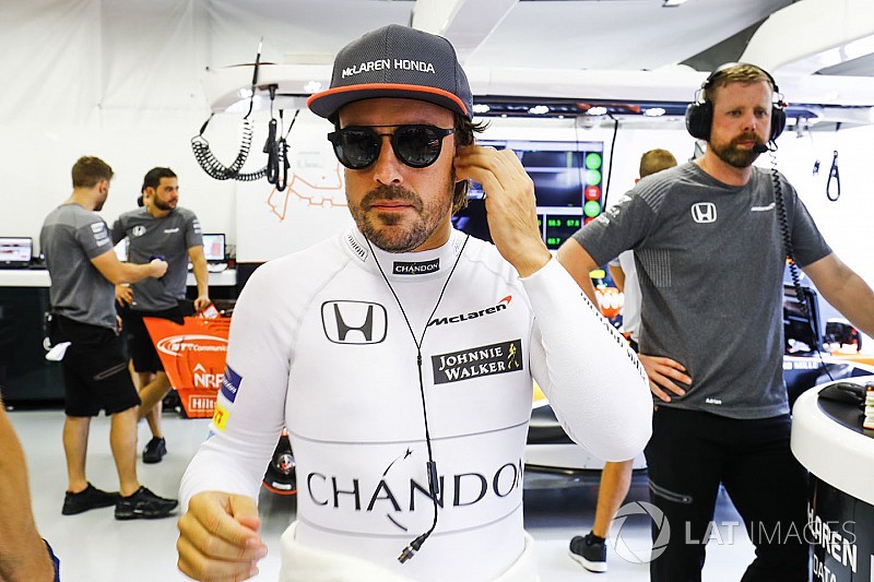 Kızgın Alonso, Singapur GP'sinin ardından sinirini duvardan almış!