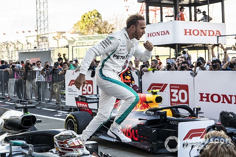 Hamilton nagyon elhúzott, Alonso még mindig tartja magát
