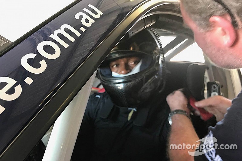 Bolt faz teste com Porsche na Austrália e recebe elogios