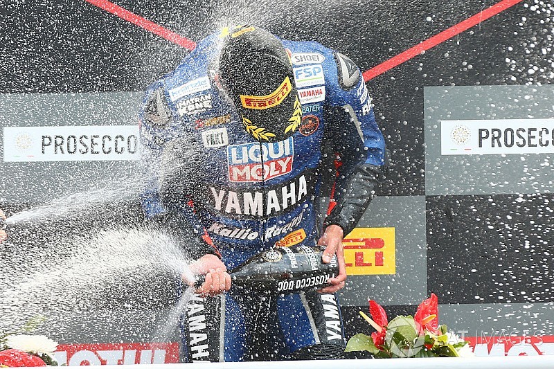 Sandro Cortese jubelt über Donington-Sieg: