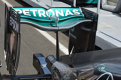 Технический брифинг: заднее крыло Mercedes W07