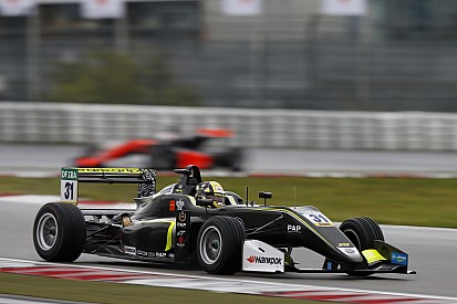 F3 Nürburgring: Norris geeft masterclass in de regen