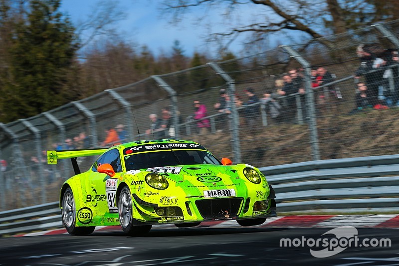 VLN-Auftakt 2017: Porsche siegt auf der Nordschleife