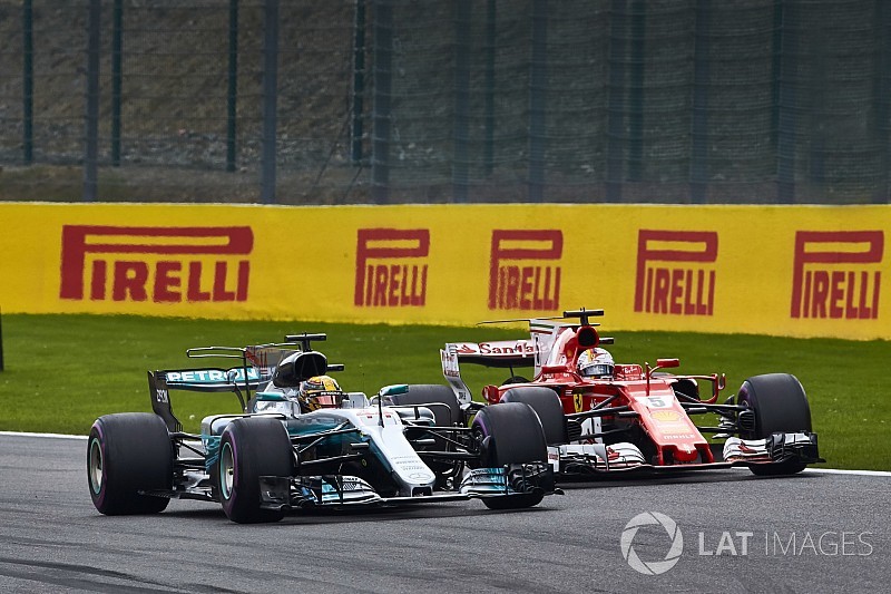 Hamilton: Vettel “voltará atirando” por título em 2018