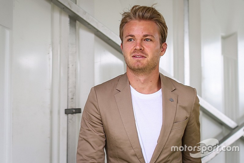 Rosberg okul hayatına geri dönüyor