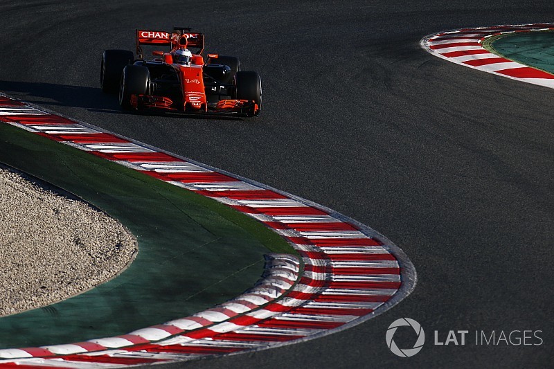 Алонсо першим протестує болід McLaren 2018 року