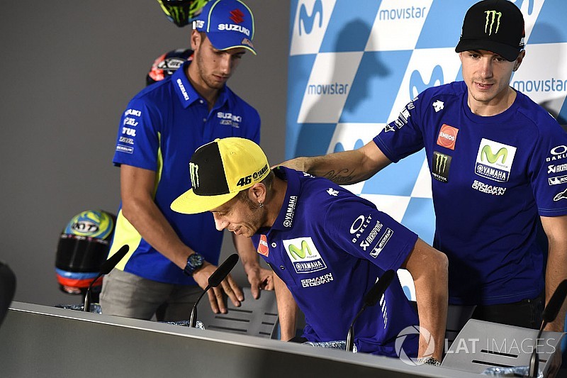 Rossi megmutatta a sérült jobb lábát