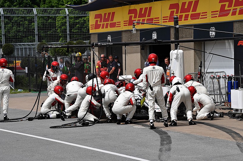 Ismét tartolt a Sauber: 2.37 másodperces kerékcsere Kanadában