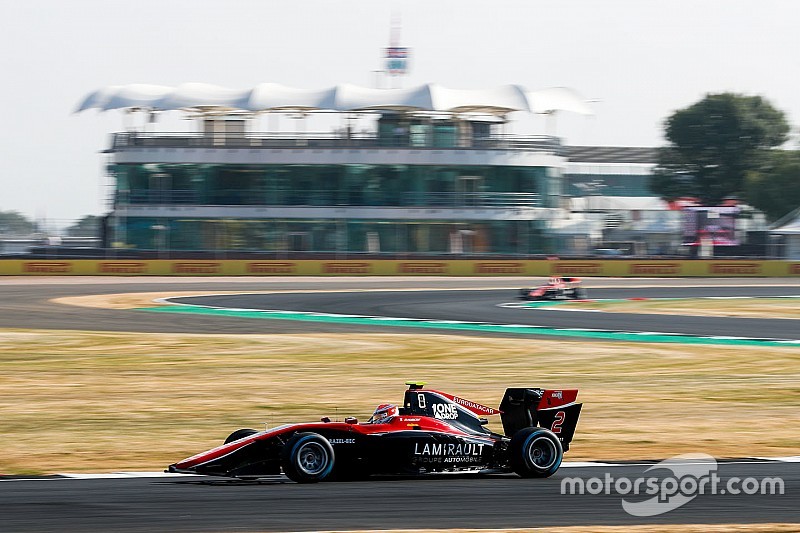 Piquet fecha bateria 1 de Silverstone em 7º; Hubert vence