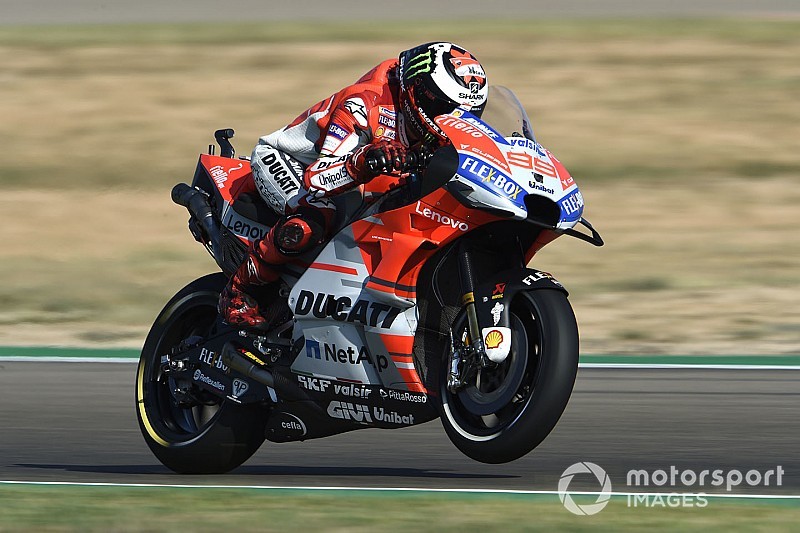 Lorenzo vise la victoire :