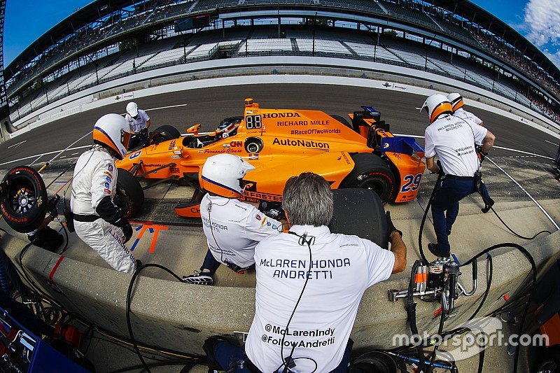 Алонсо о тестах в IndyCar: Возможность есть. Я подумаю и решу