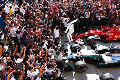 United States GP: Hamilton overtakes Vettel to win