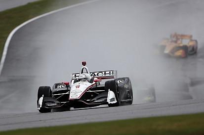 Newgarden domina y gana la carrera en Barber