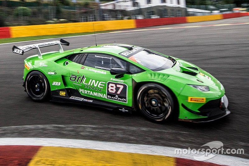 Harald Schelgelmilch centra la prima vittoria assoluta al Nurburgring