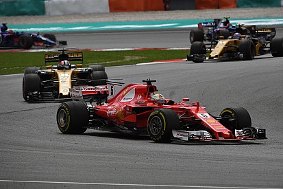 Nem kell kicserélni Vettel váltóját a Japán GP-re!