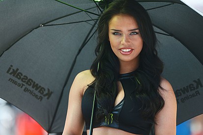 Fotogallery: preferite le grid girl della MotoGP o della SBK?