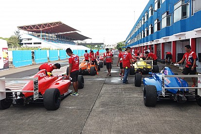 Video: F4/SEA mulai meluncur di Sirkuit Sentul