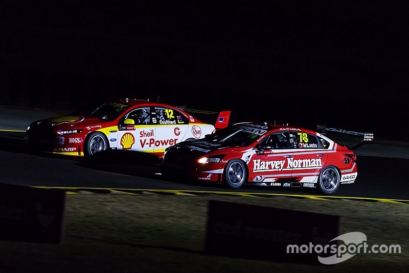 Supercars uji coba balap malam di tes Sydney