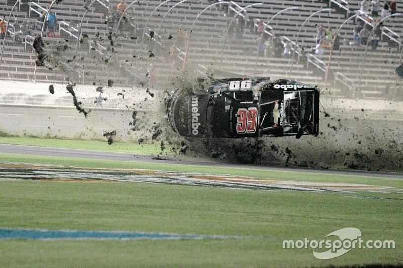 Fotostrecke: Crash von Timothy Peters bei Truck-Rennen