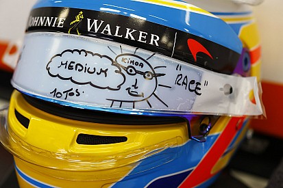 Alonso dá primeira pista de como será seu novo capacete