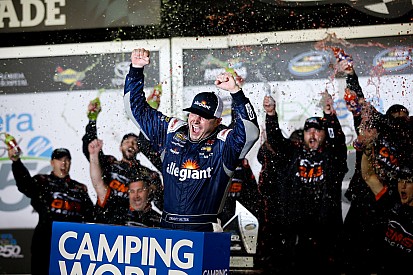 Sauter vence abertura da Truck Series em Daytona