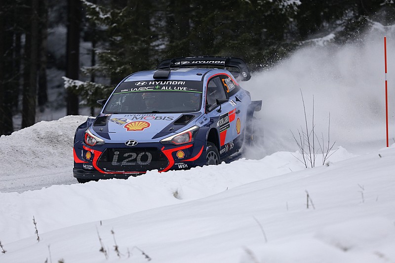 Neuville aventaja a Breen tras el sábado en Suecia