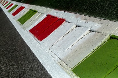 FIA agregará bordillos para disminuir ventaja al salir de la Parabólica