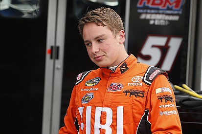 Bell segura pressão de Jones e vence em Kentucky