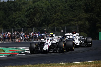 Lowe, spine yol açan kanat için Williams sürücülerinden özür diledi