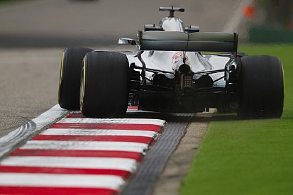Hamilton egy hajszállal nyerte meg a második edzést Kínában Räikkönen előtt