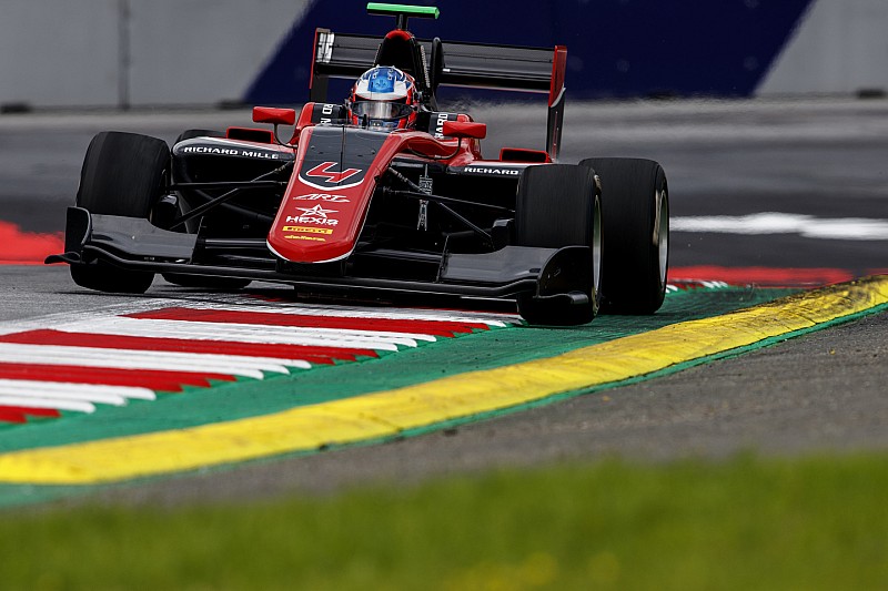GP3 Red Bull Ring: İlk virajda üç pilot temas yaşadı, Hughes kazandı!