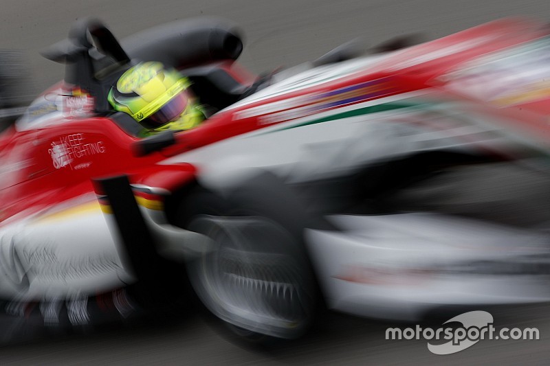 Genç yarışçılardan hangilerinde F1 süper lisansı var?