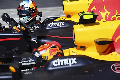 Verstappen, temas için Ricciardo'dan özür diledi