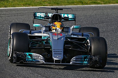 Tes Barcelona: Hamilton dan Mercedes tercepat pada hari pertama