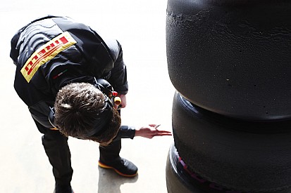 Pirelli изменит спецификацию шин по ходу сезона