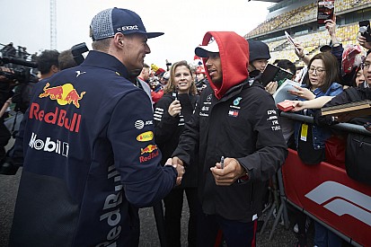 Handshake in Schanghai: Hamilton und Verstappen wieder versöhnt