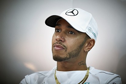 Hamilton nehezen hiszi el, hogy majdnem 30 ponttal vezet Vettel előtt