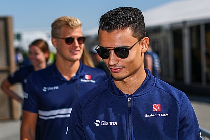 Гонщики Sauber разошлись во взглядах на отсутствие Кальтенборн