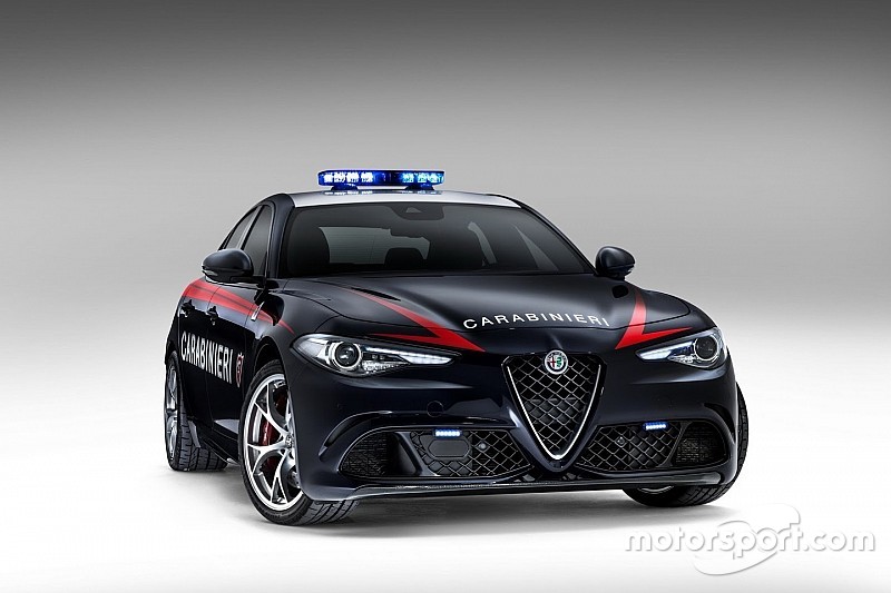 Italiaanse politie krijgt Alfa Romeo Giulia Quadrifoglio cadeau