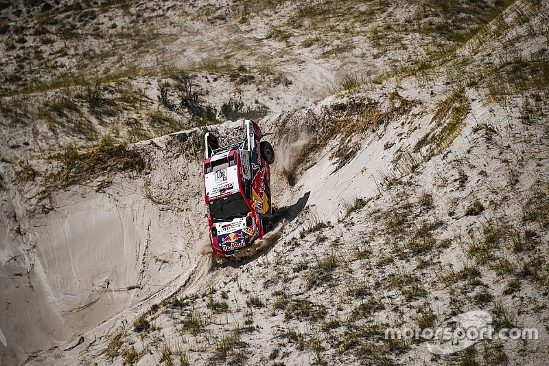 Sainz limita pérdidas y Al Attiyah gana por tercera vez
