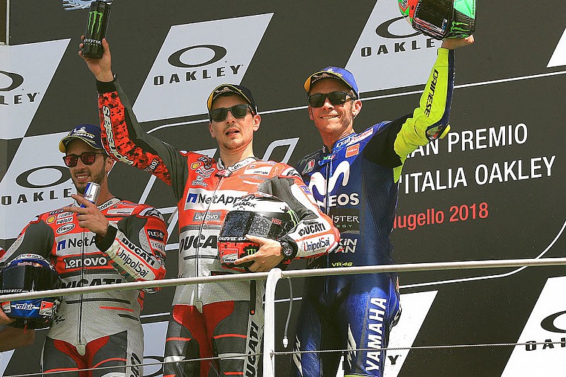 Rossi: “Con Honda, Lorenzo será un rival difícil para todos”